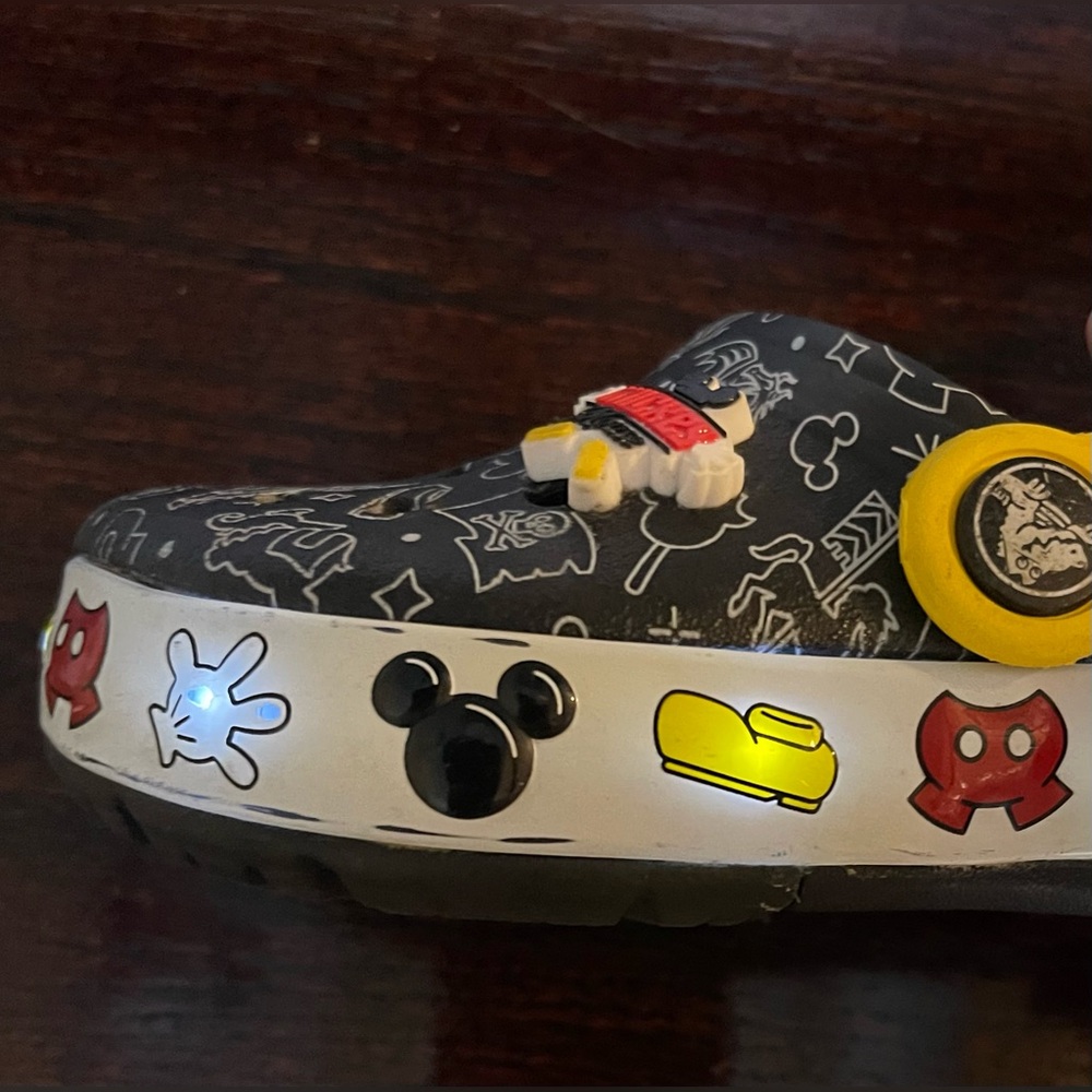 Crocs Mickey Mouse Child 8 Disney black red yellow - Picture 9 of 10